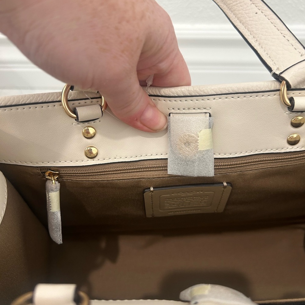 NWT Coach Dempsey Carryall Leather 2 Way Bag in Chalk - Picture 10 of 12